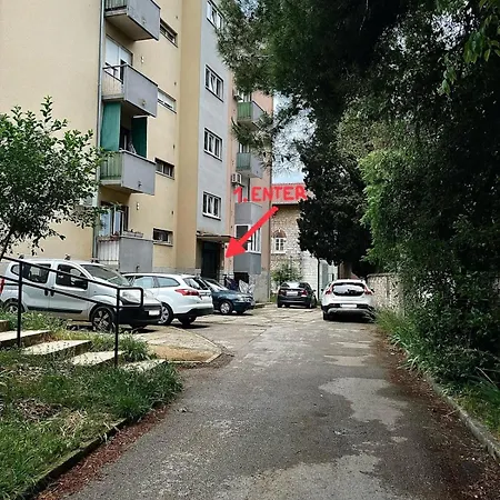 Goga Quarto em Acomodações Particulares *